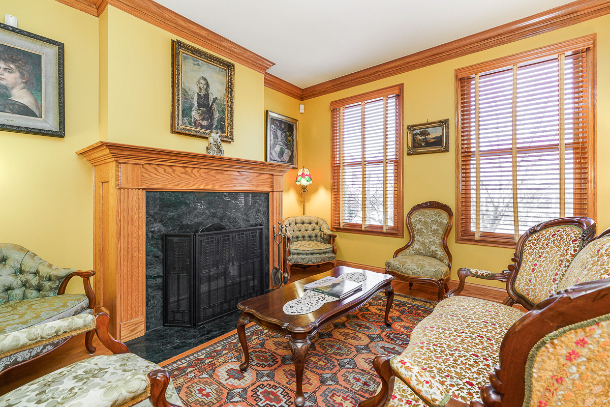 1026 Perry St-27