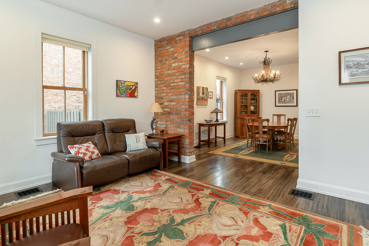 105 e Mithoff St-16