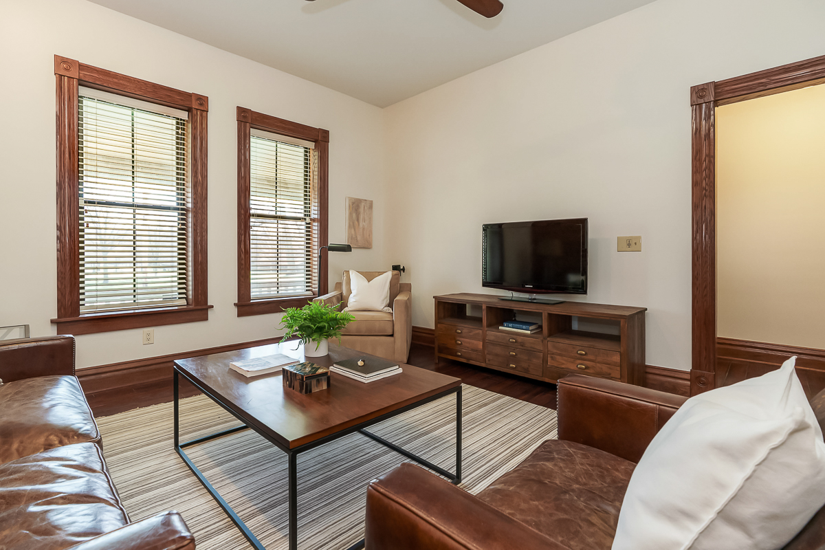 1279 Summit St-15