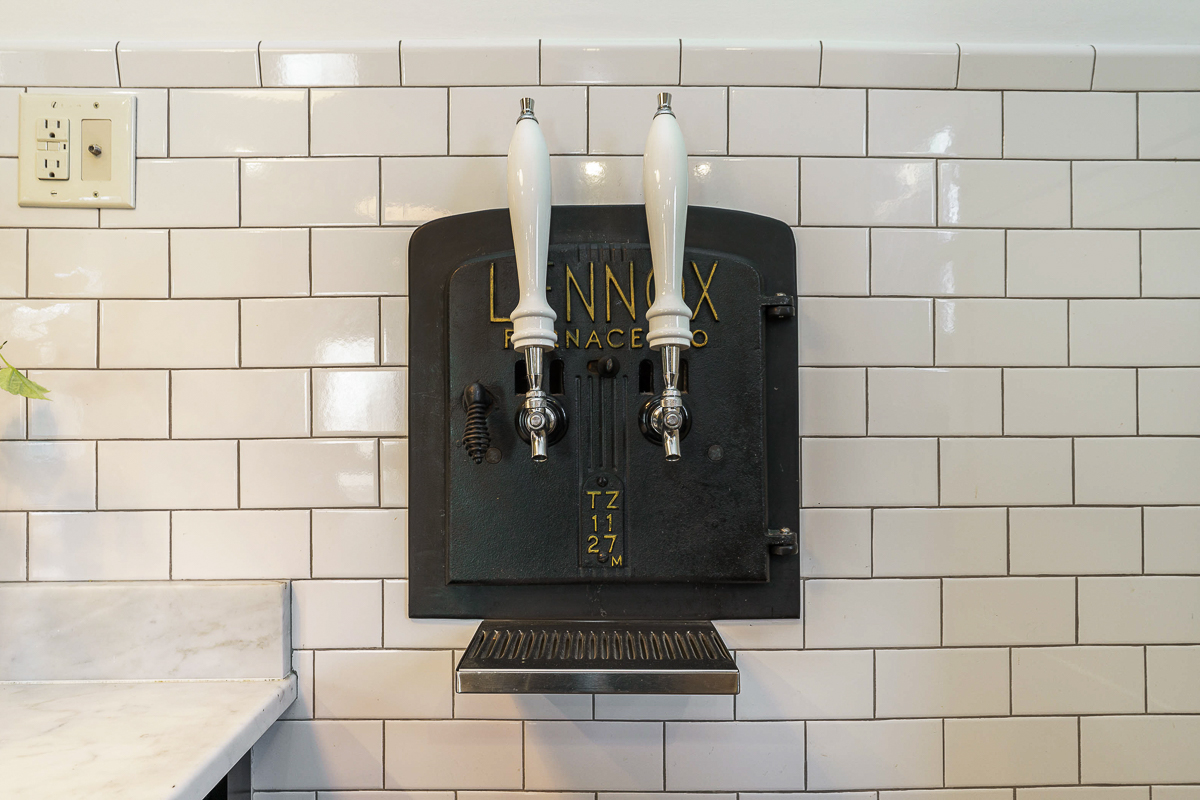 1279 Summit St-24