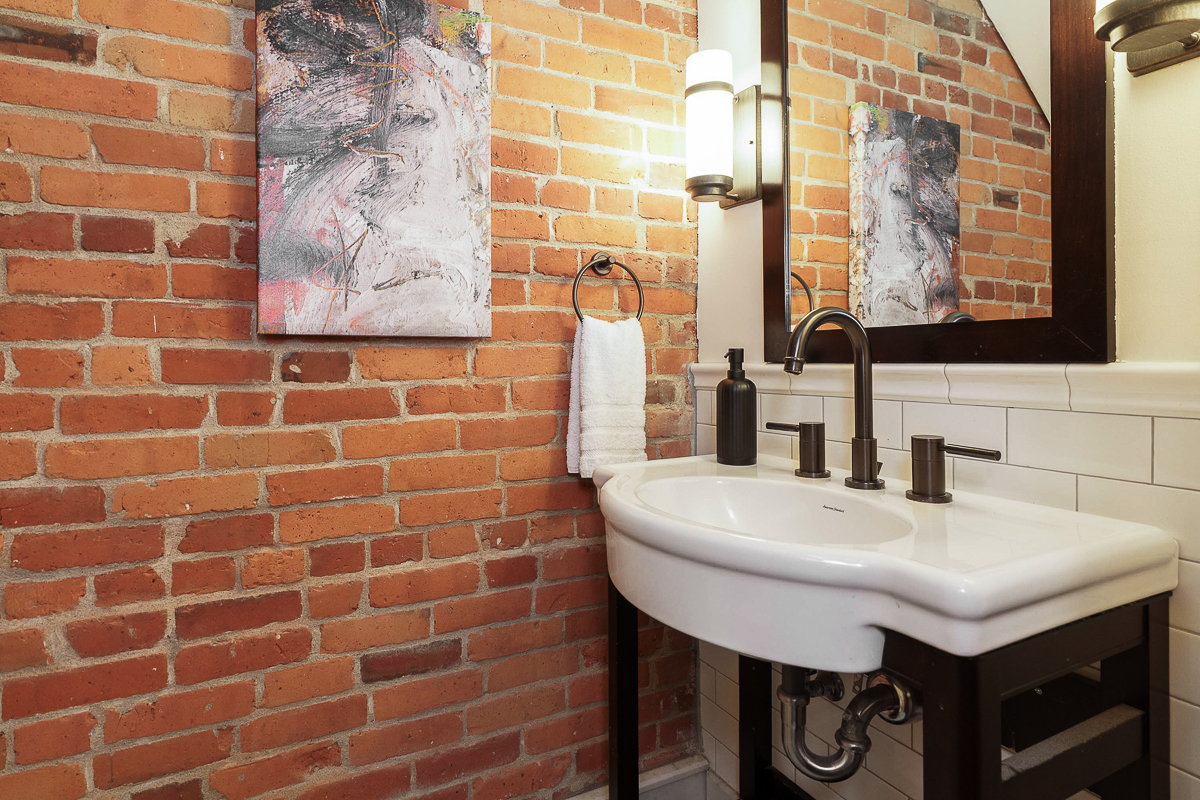 1279 Summit St-29