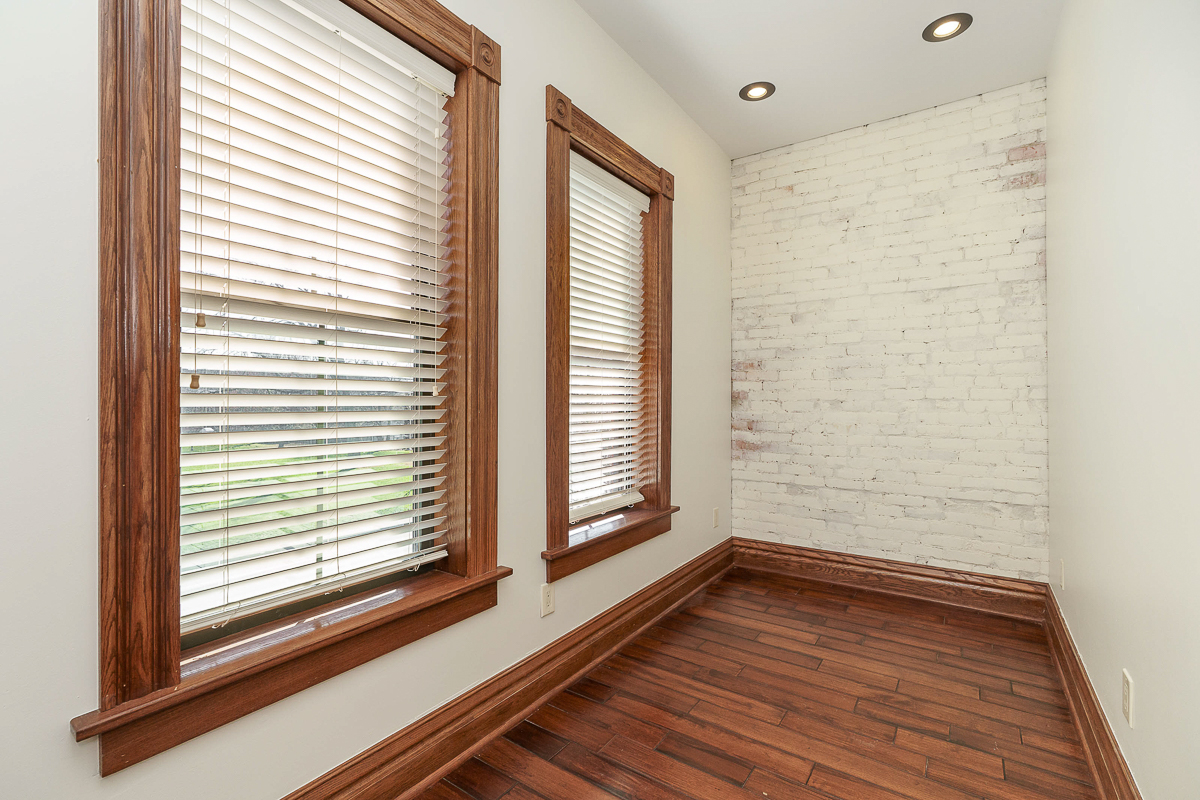 1279 Summit St-32