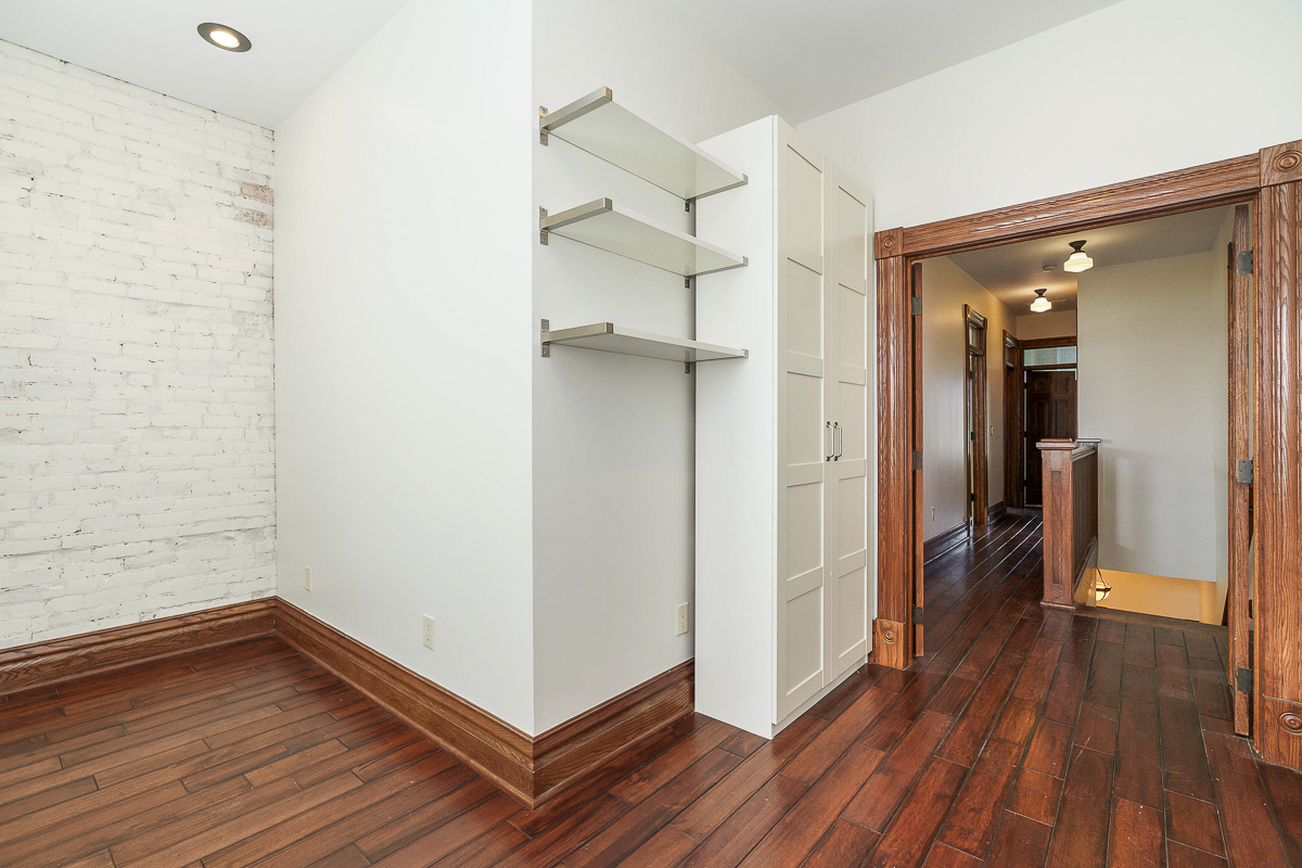 1279 Summit St-33