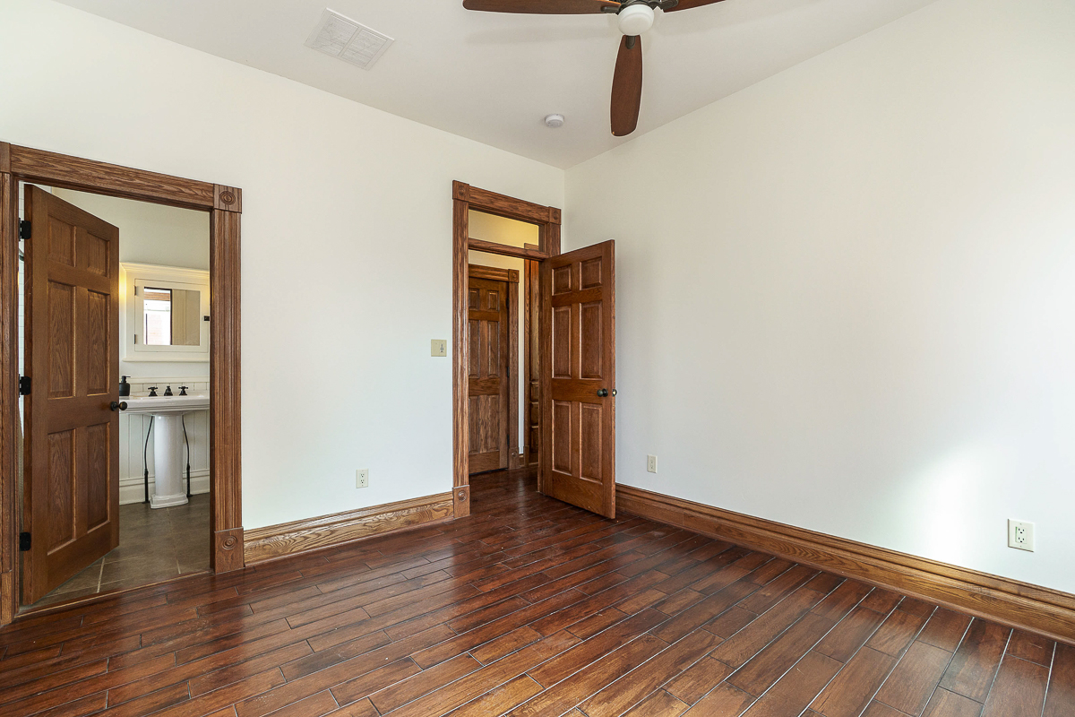1279 Summit St-41
