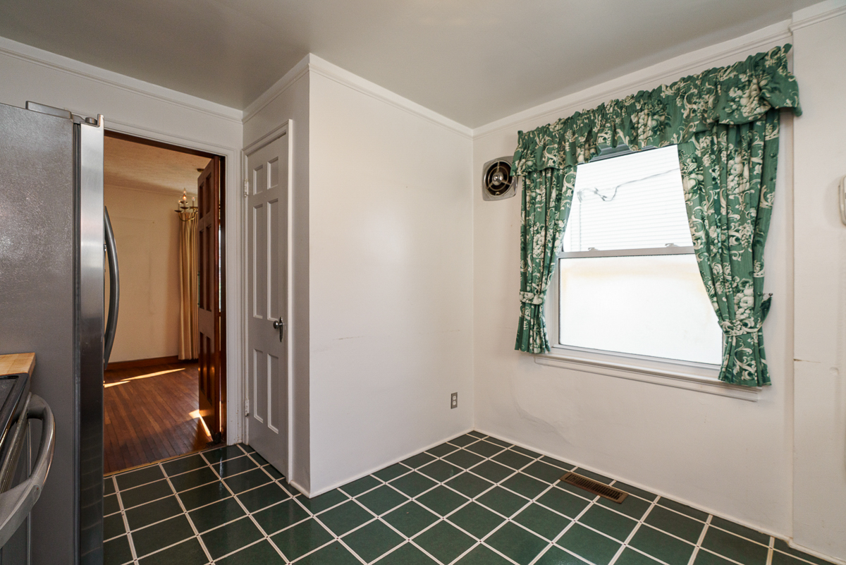 136 Fallis Rd-16