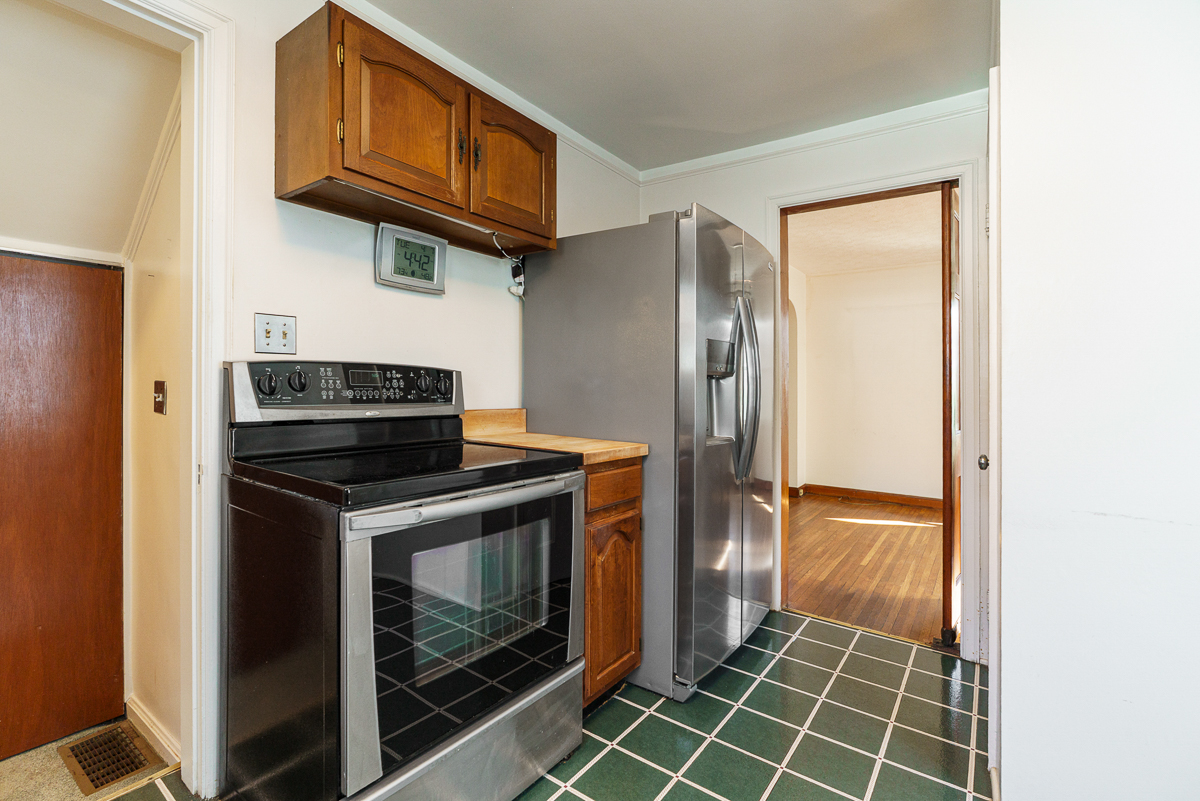136 Fallis Rd-17