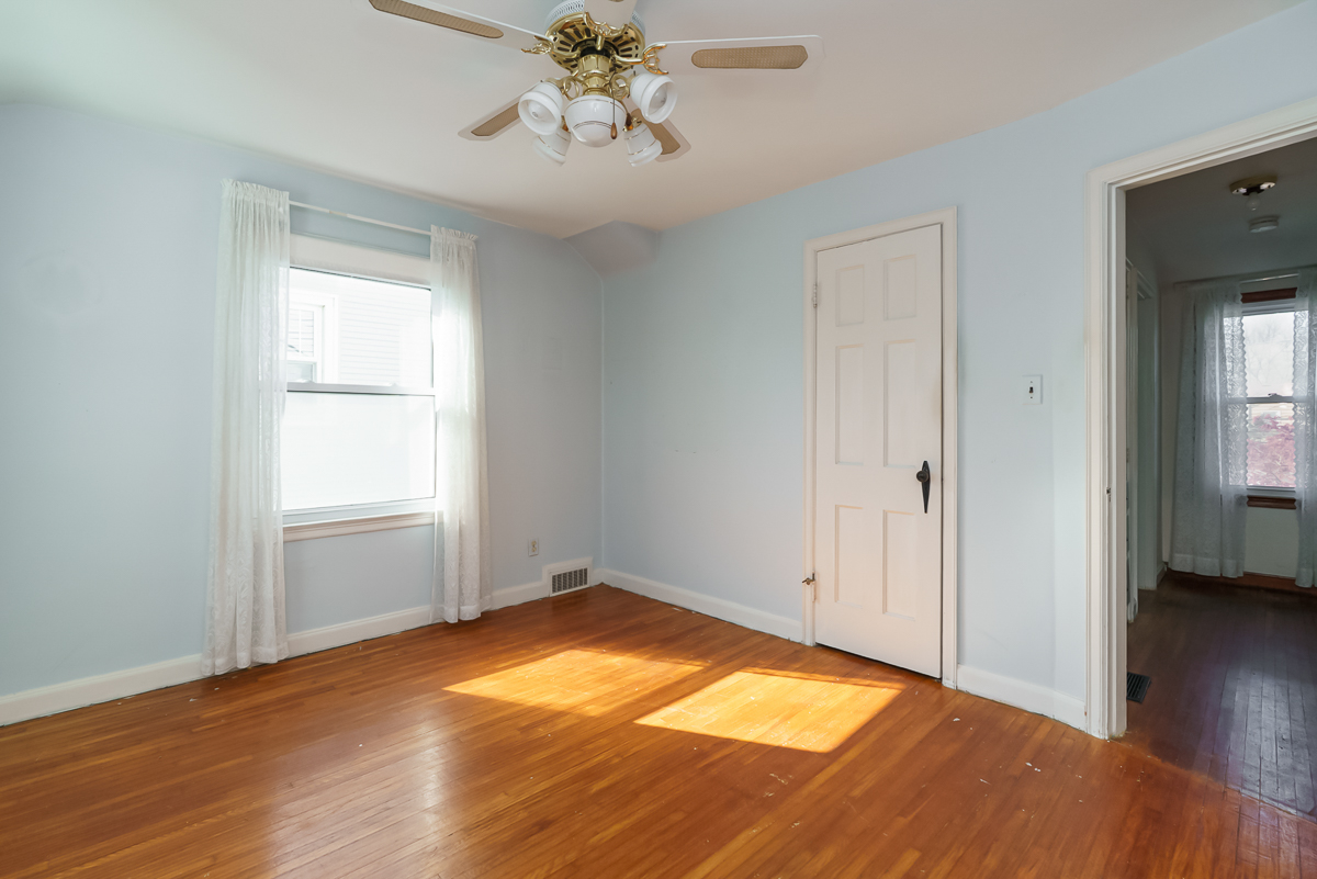 136 Fallis Rd-24