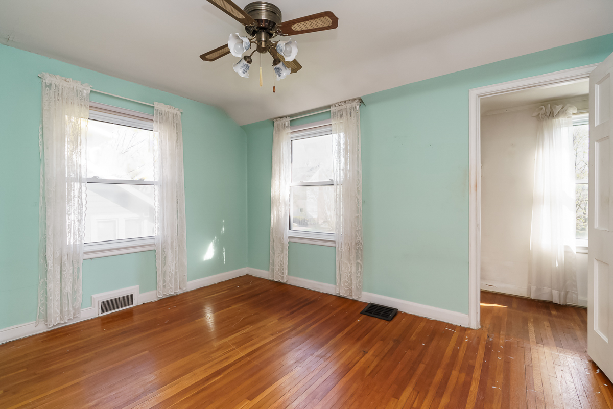 136 Fallis Rd-25