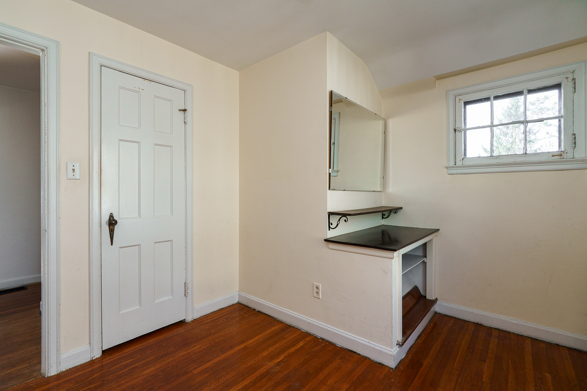 136 Fallis Rd-29