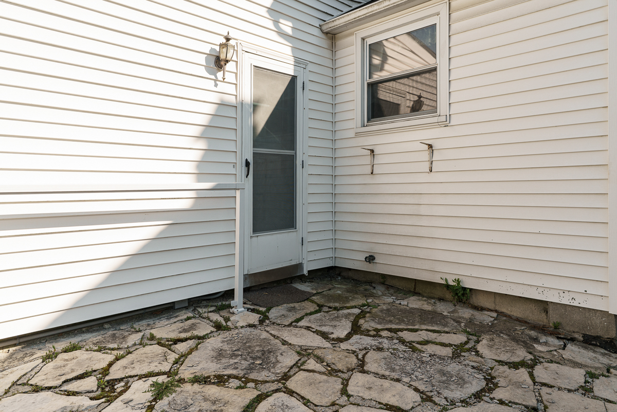 136 Fallis Rd-4