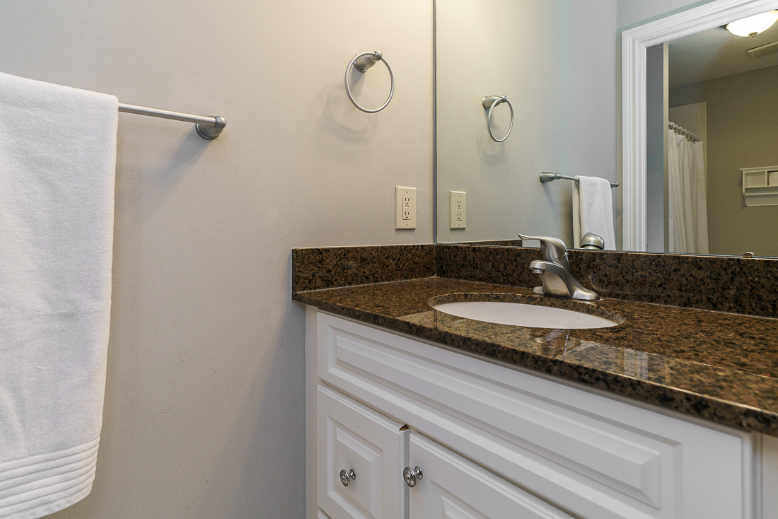 1403 Riverwood Ln-47