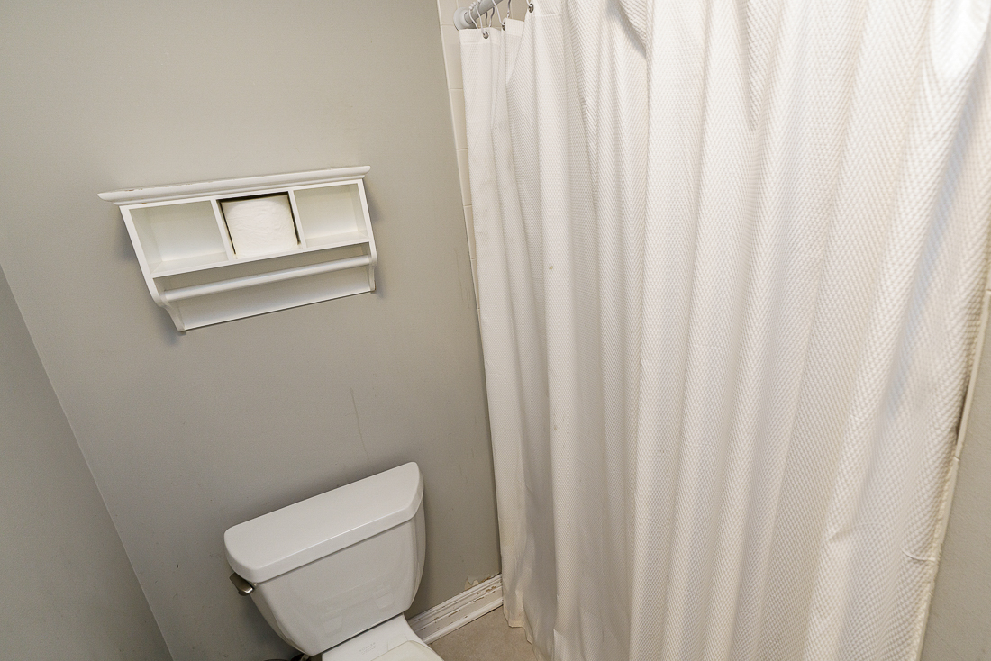 1403 Riverwood Ln-48