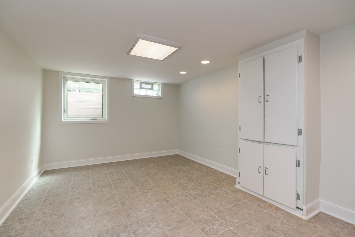 1786 Gerrard Ave-12