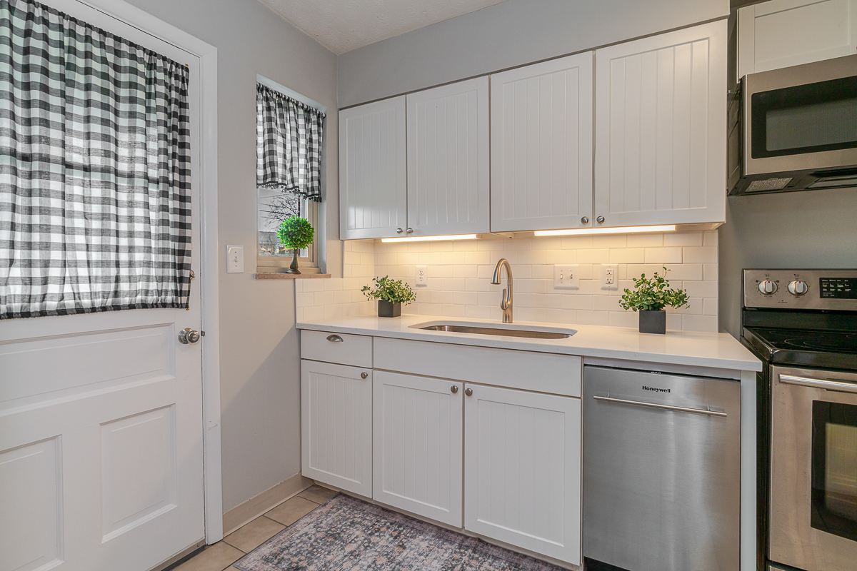 1872 Kentwell Rd-29