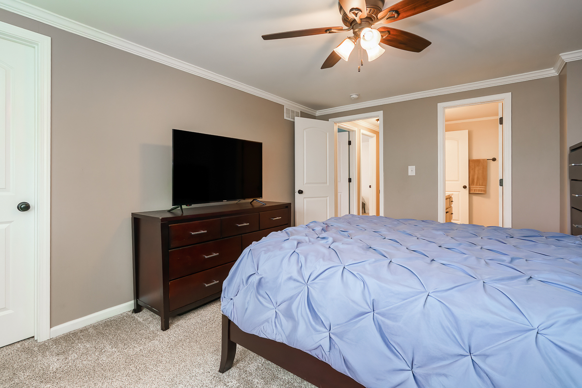 2053 Brofford Dr-37