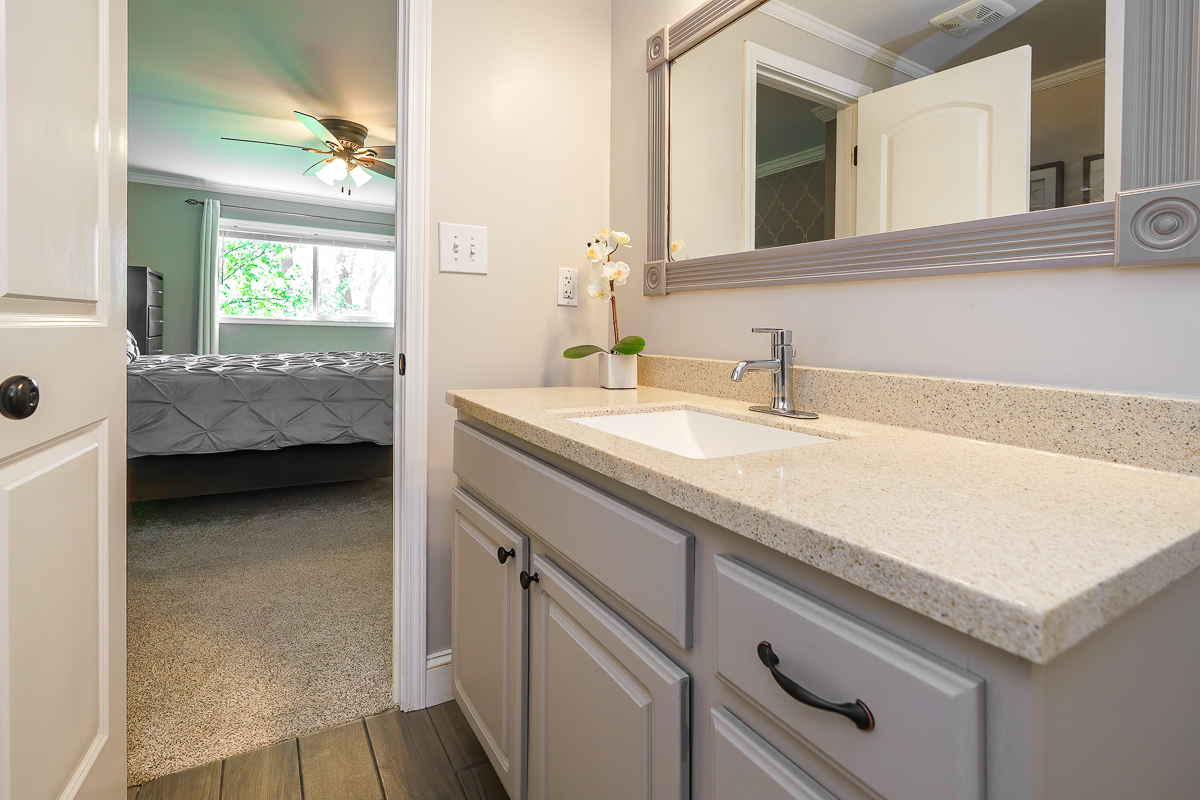 2053 Brofford Dr-39
