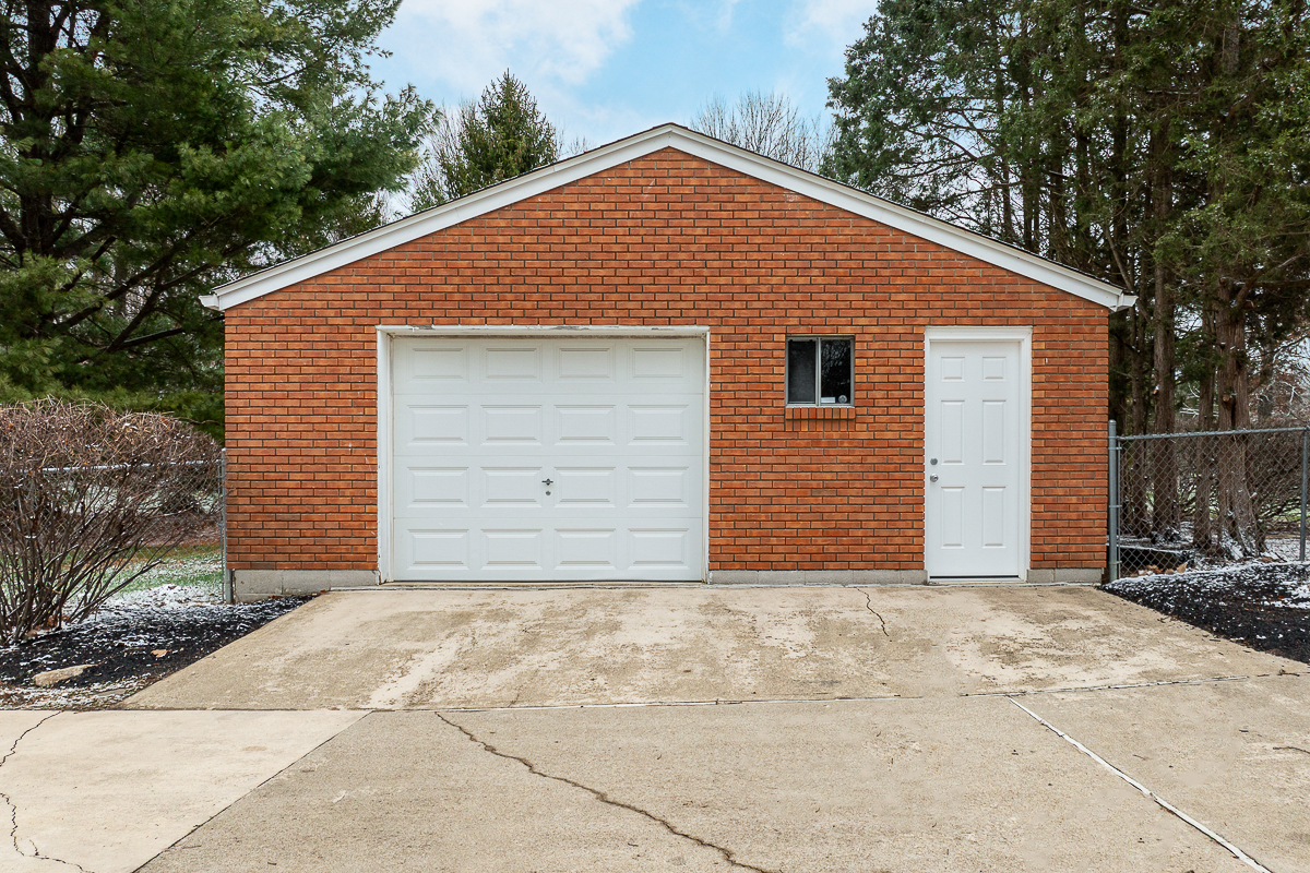 2210 Carriage Rd-8