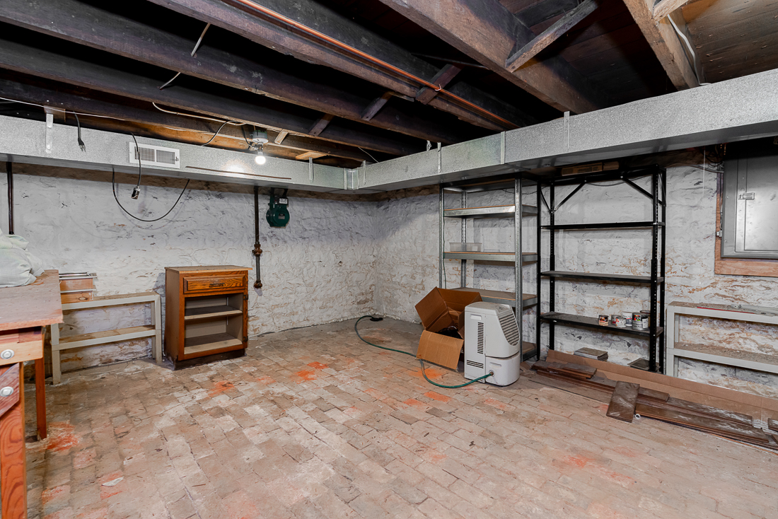 242 e Sycamore St-46