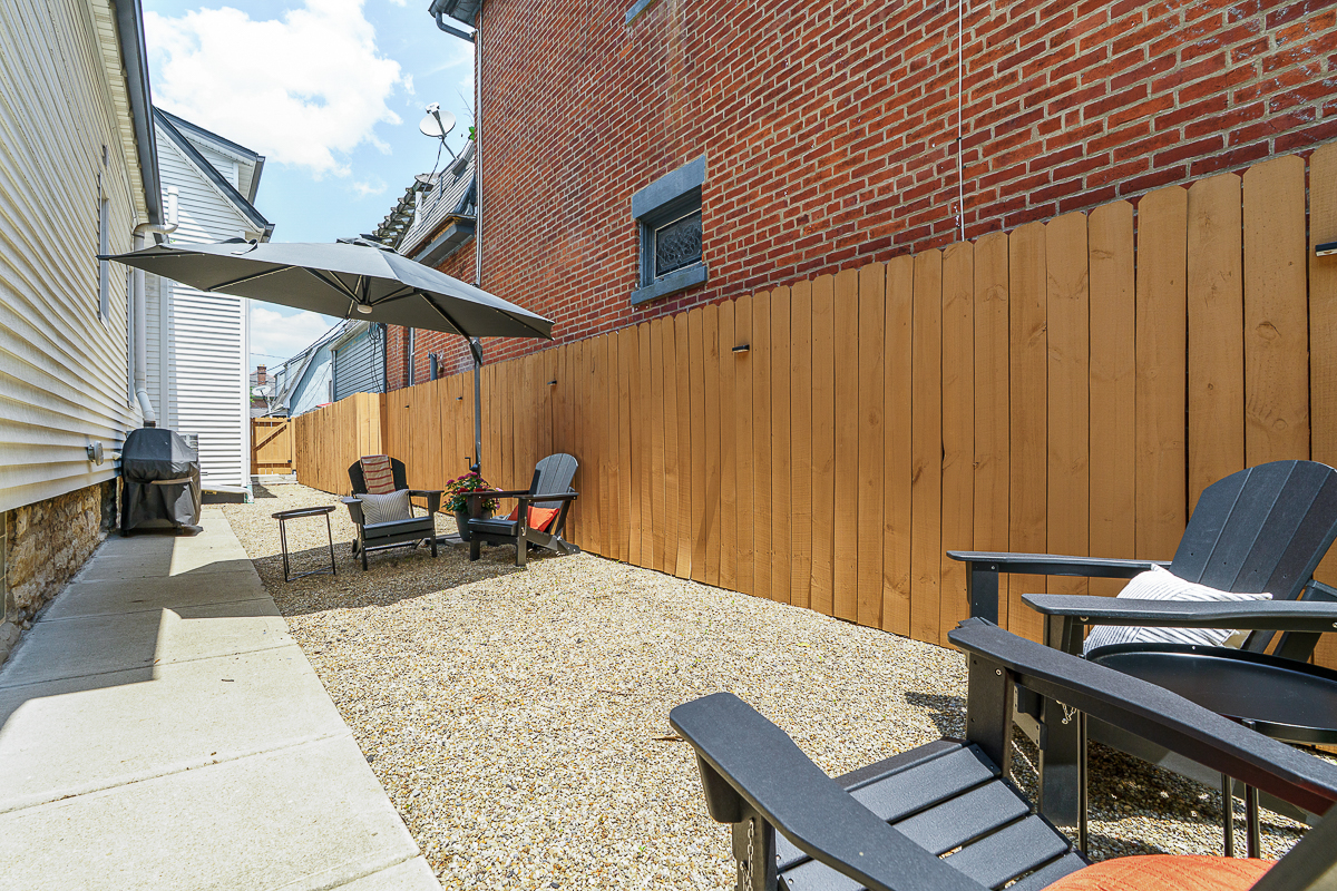 242 Thurman Ave-9