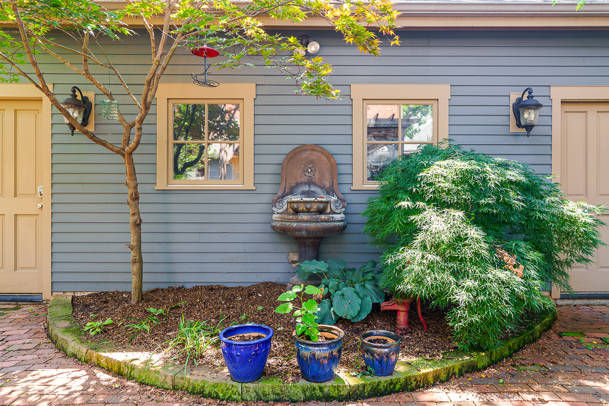 243 E Whittier St-11