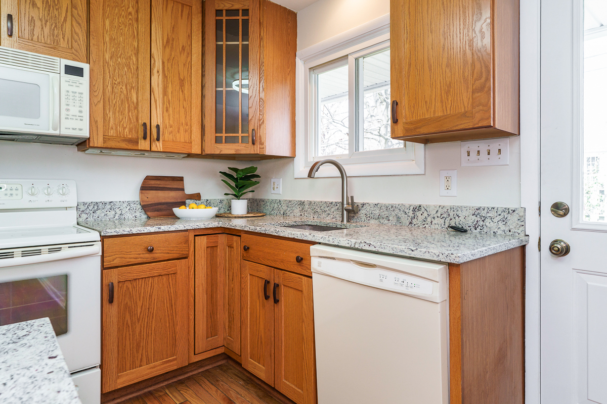 260 Stafford Ave-20