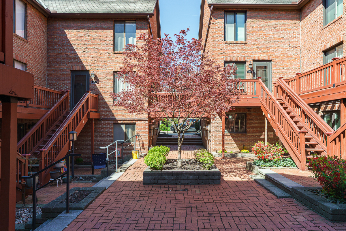 285 Lear St-5