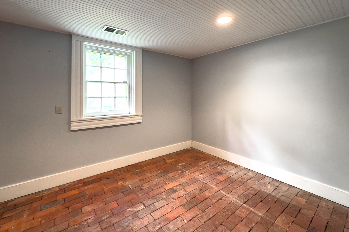 2865 Leitnaker Rd-82