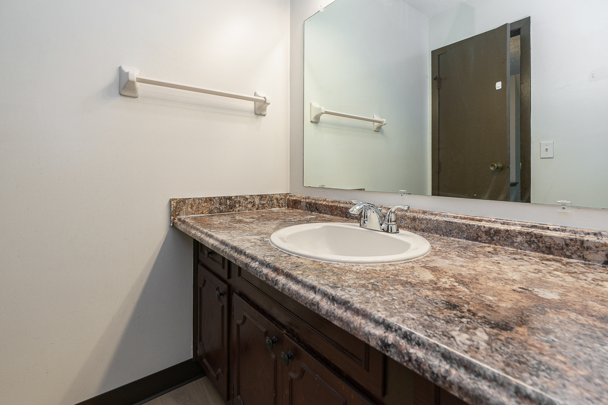 324 Meadowside Court-33