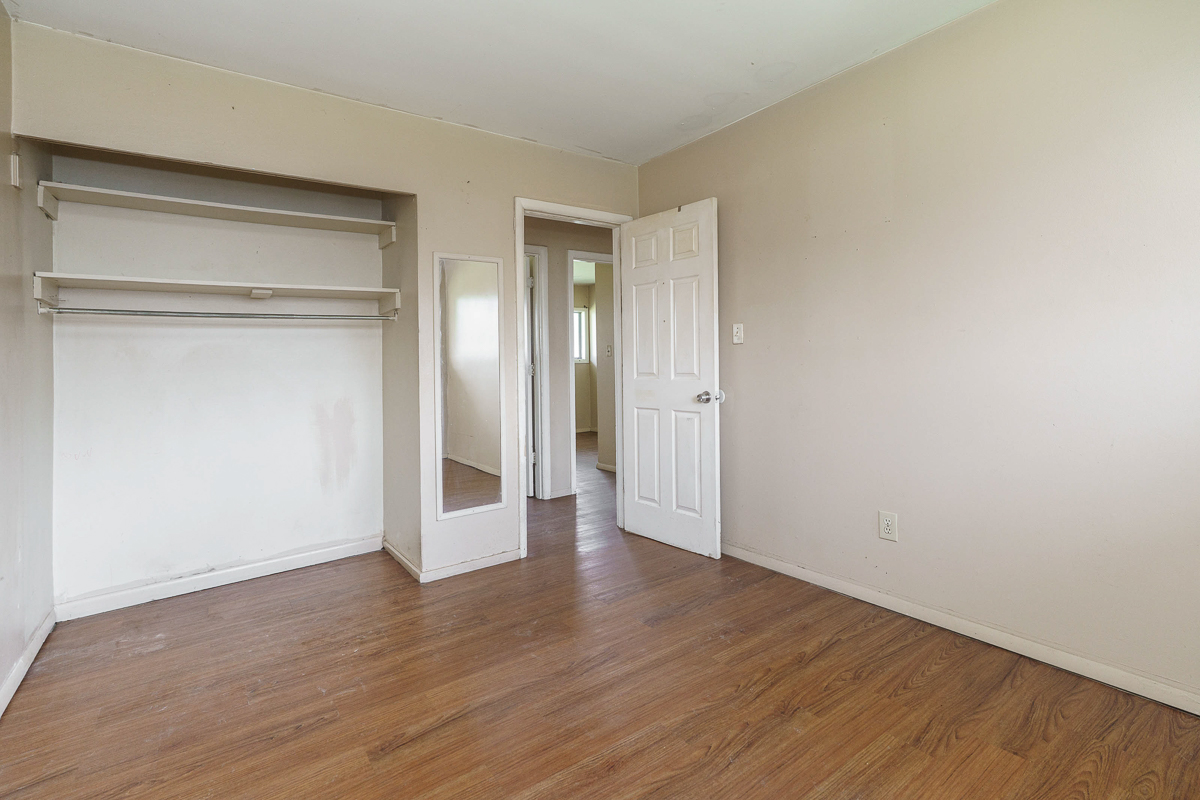 3295 Mary Ave-29