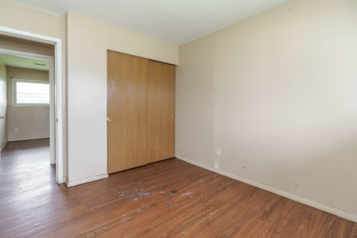 3295 Mary Ave-32