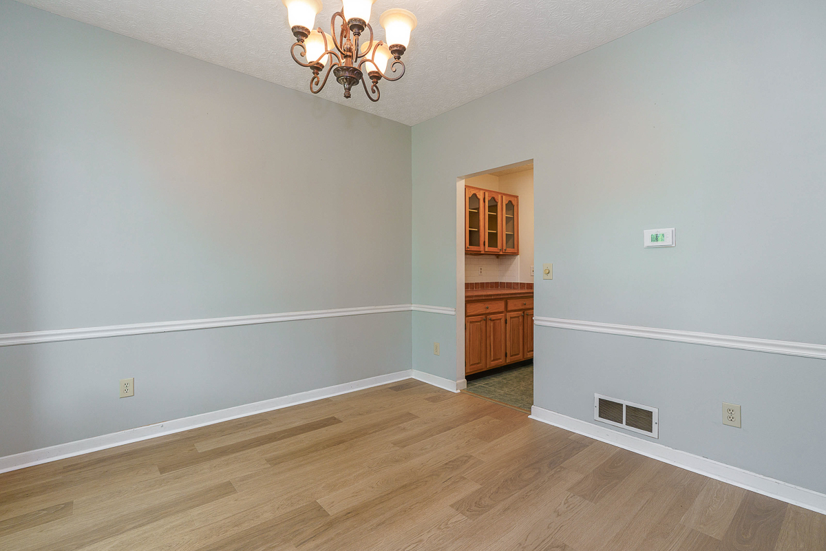 3588 Rivervail Dr-11