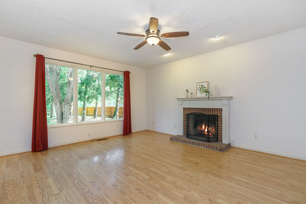 3588 Rivervail Dr-14