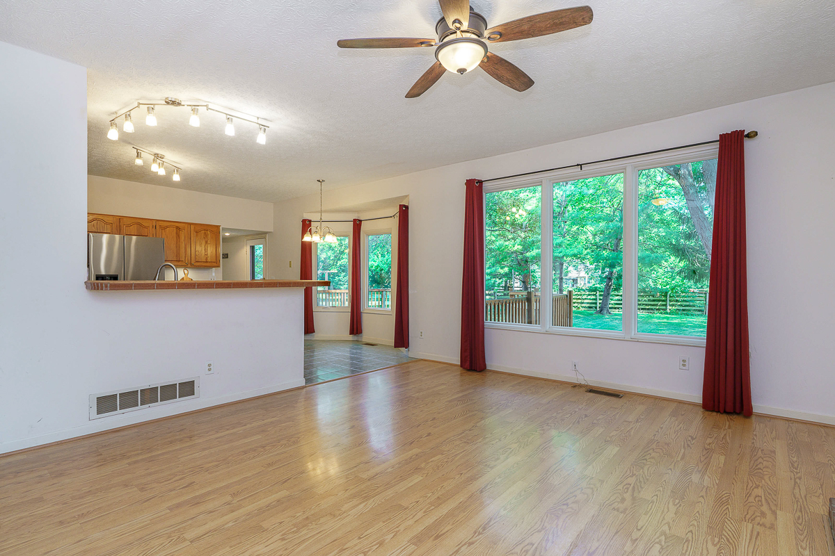 3588 Rivervail Dr-16