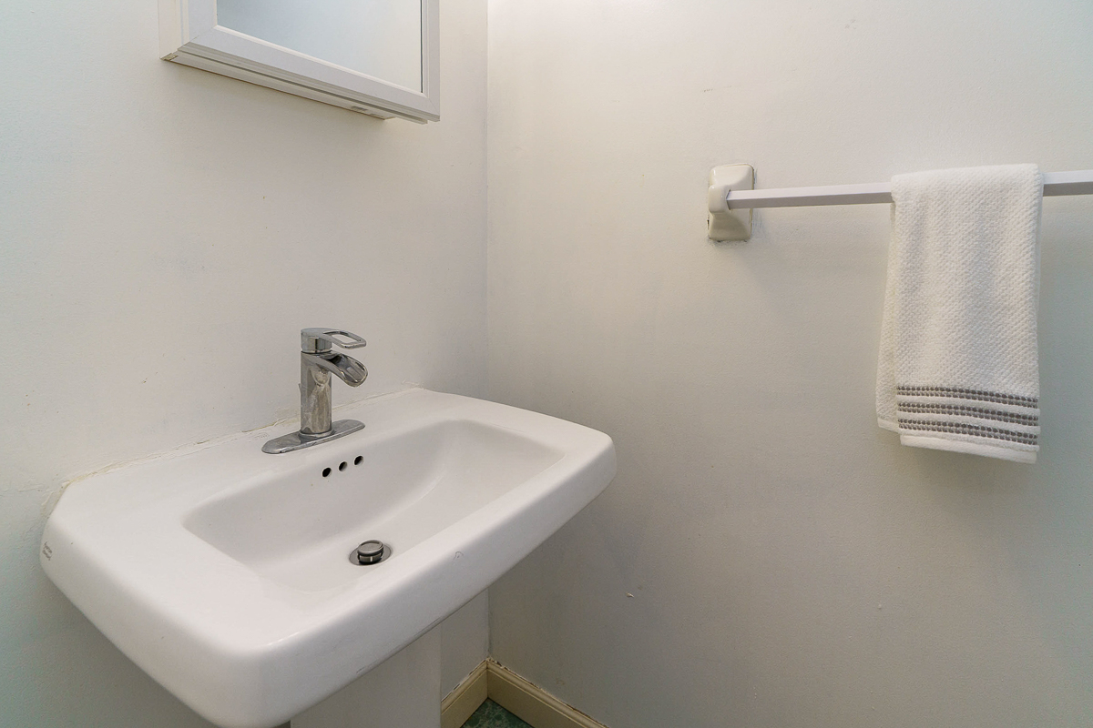 3588 Rivervail Dr-23