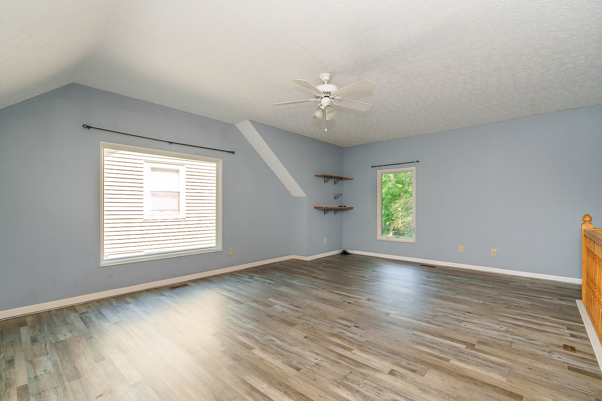 3588 Rivervail Dr-26