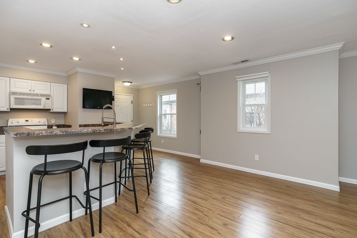 36 W Russell St-16