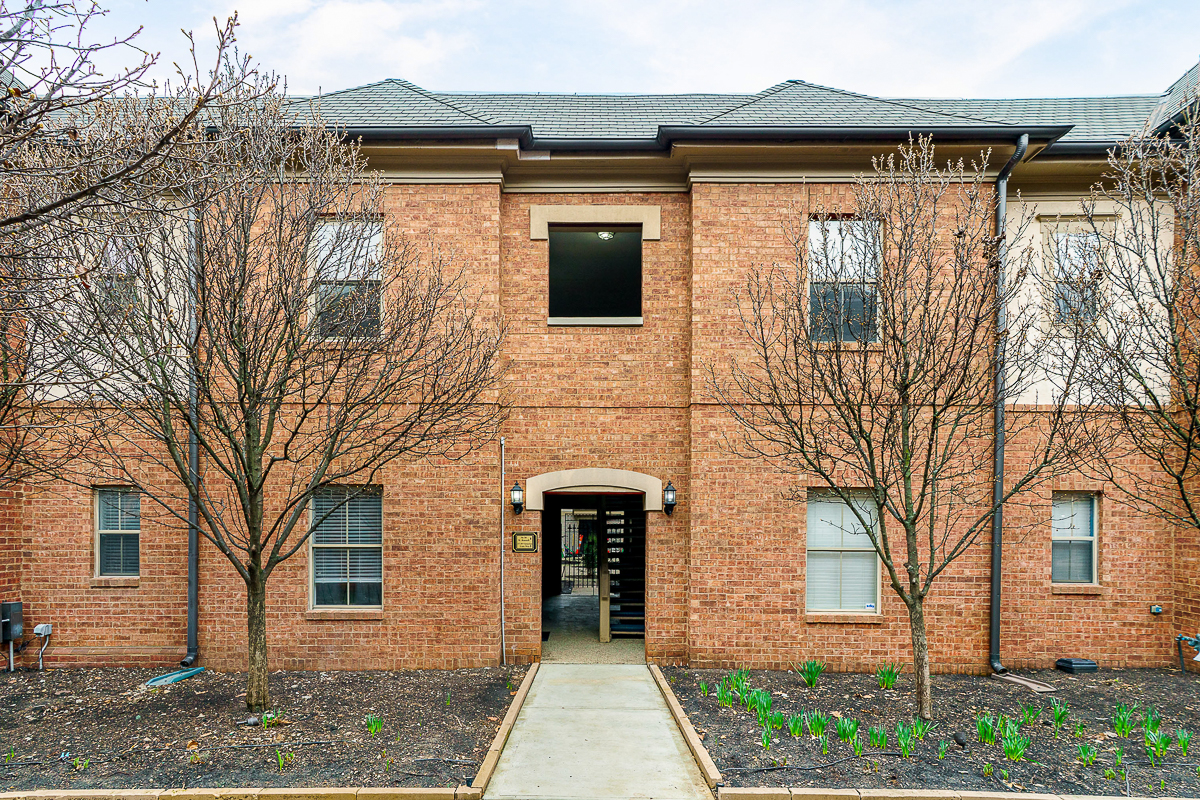 36 W Russell St-4