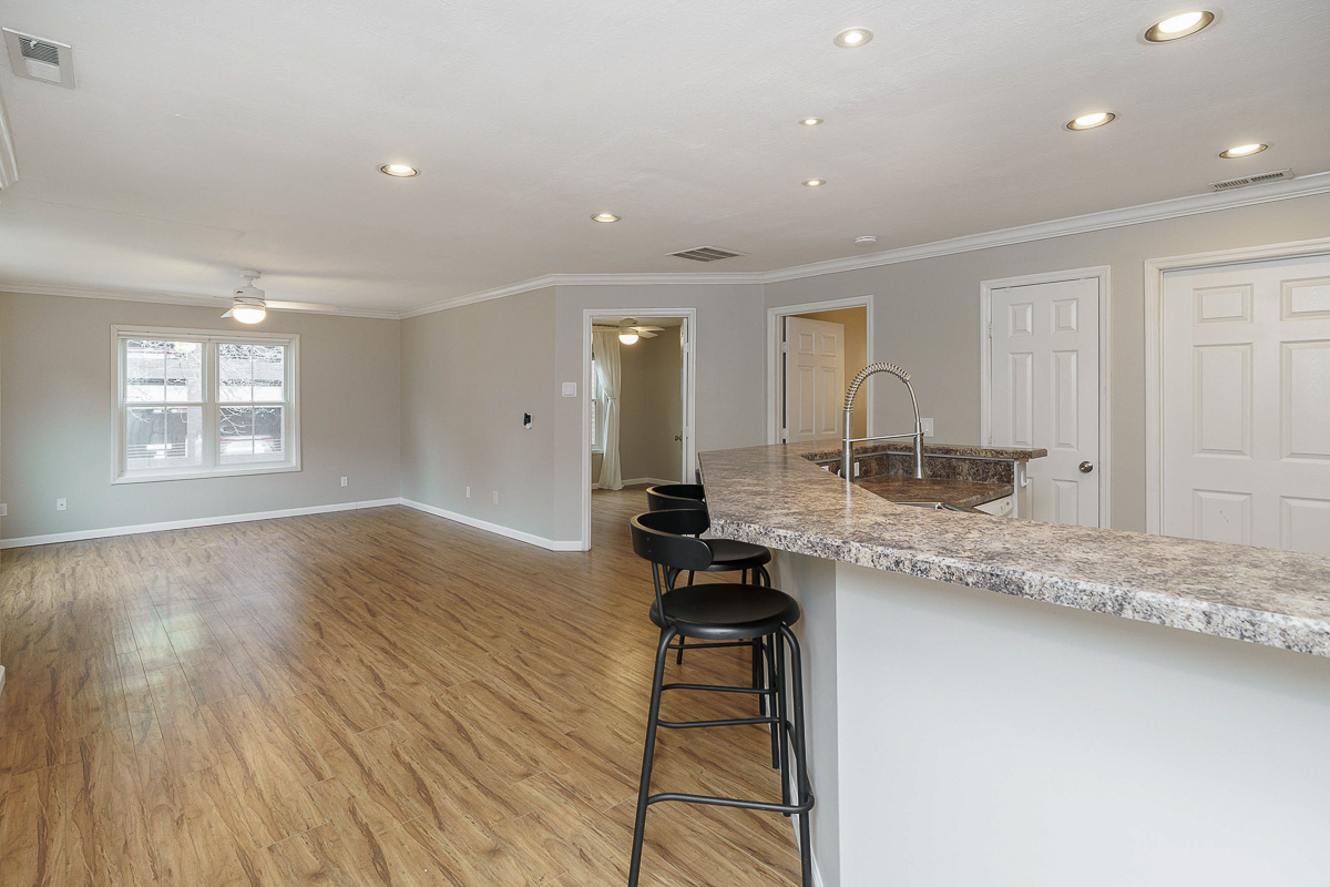 36 W Russell St-9