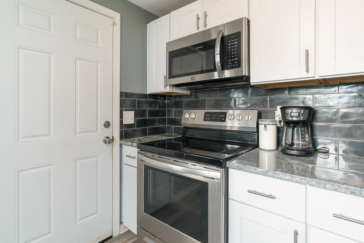 3755 Lynward Rd-10