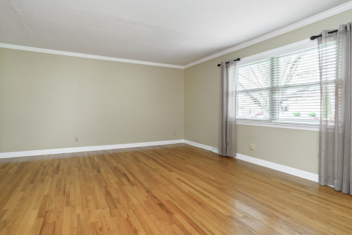 4818 Larwell Dr -15
