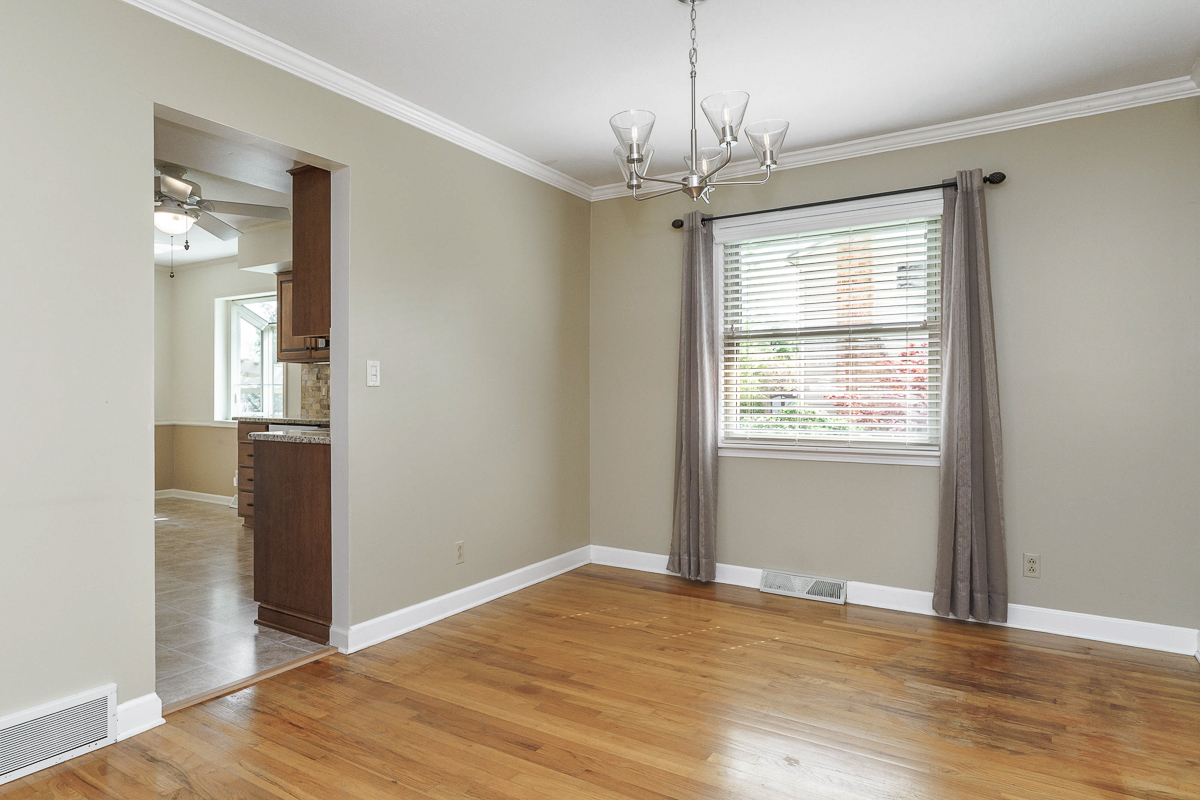 4818 Larwell Dr -18