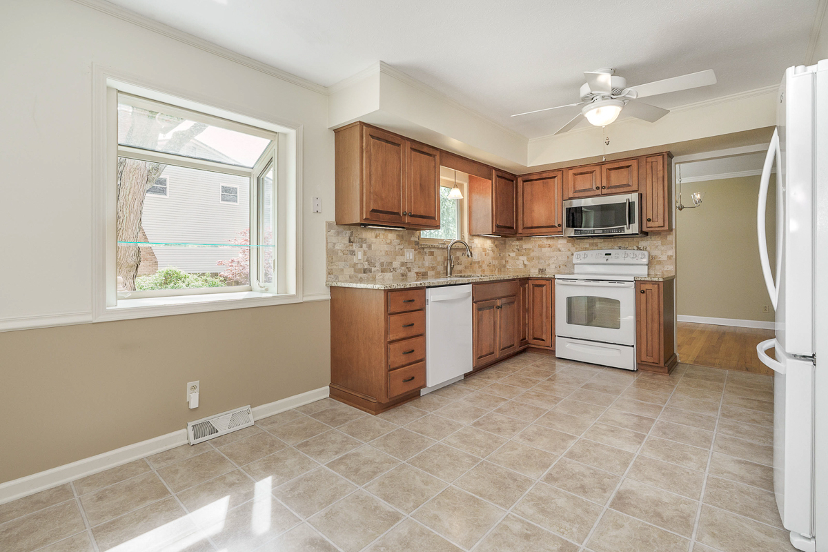 4818 Larwell Dr -22