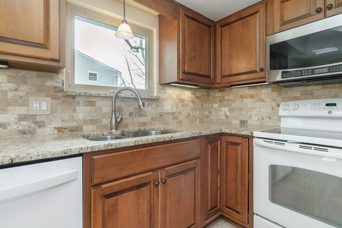 4818 Larwell Dr -24