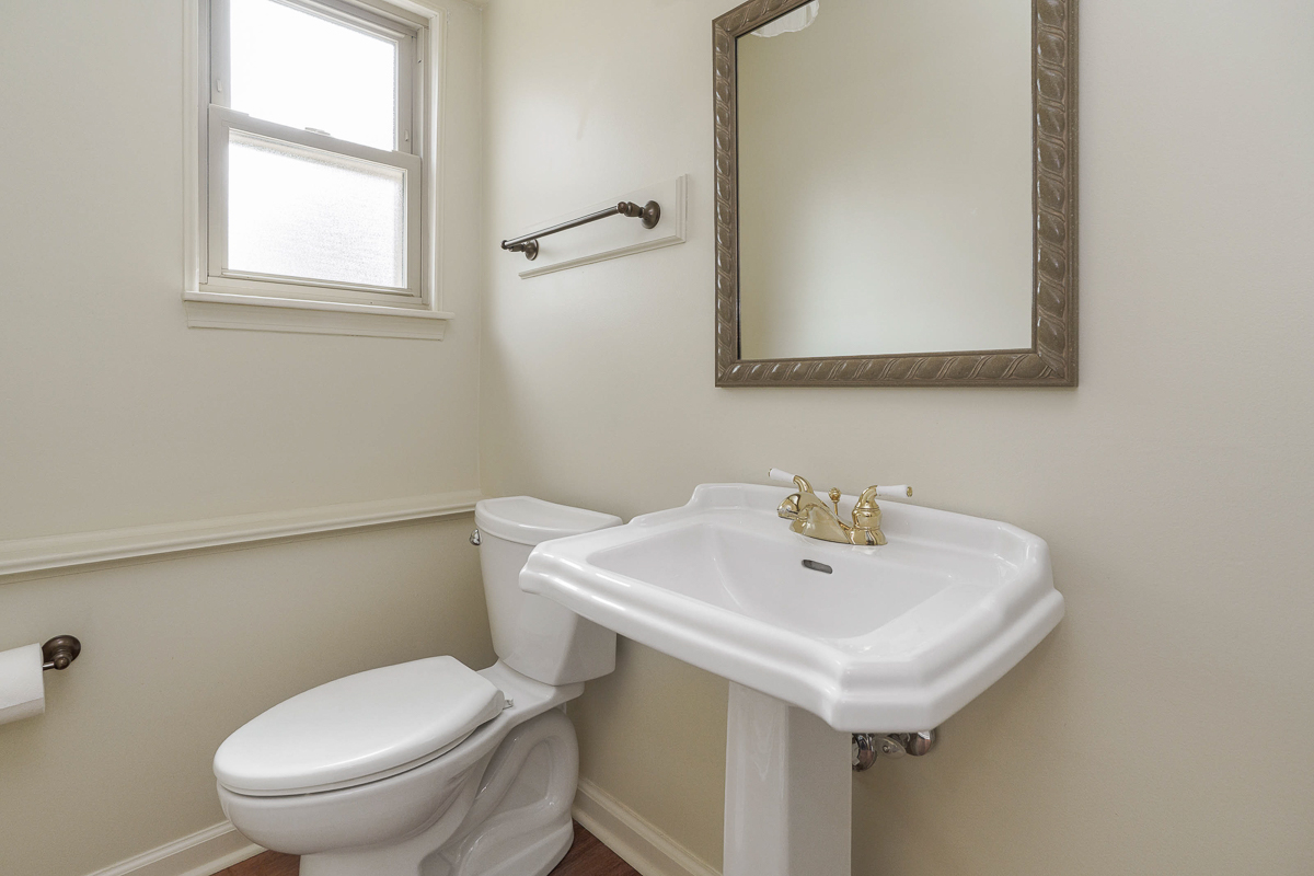4818 Larwell Dr -42