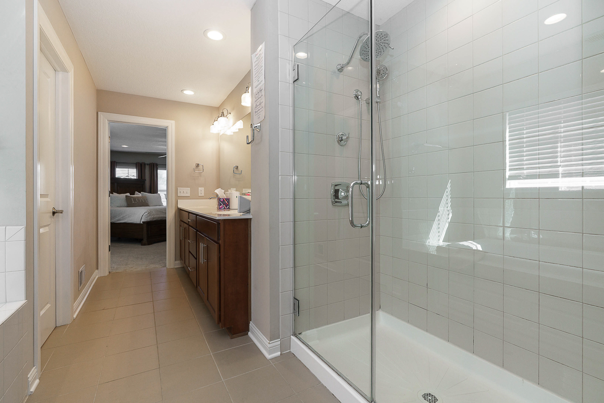 4880 Pinnacle Woods Dr-44