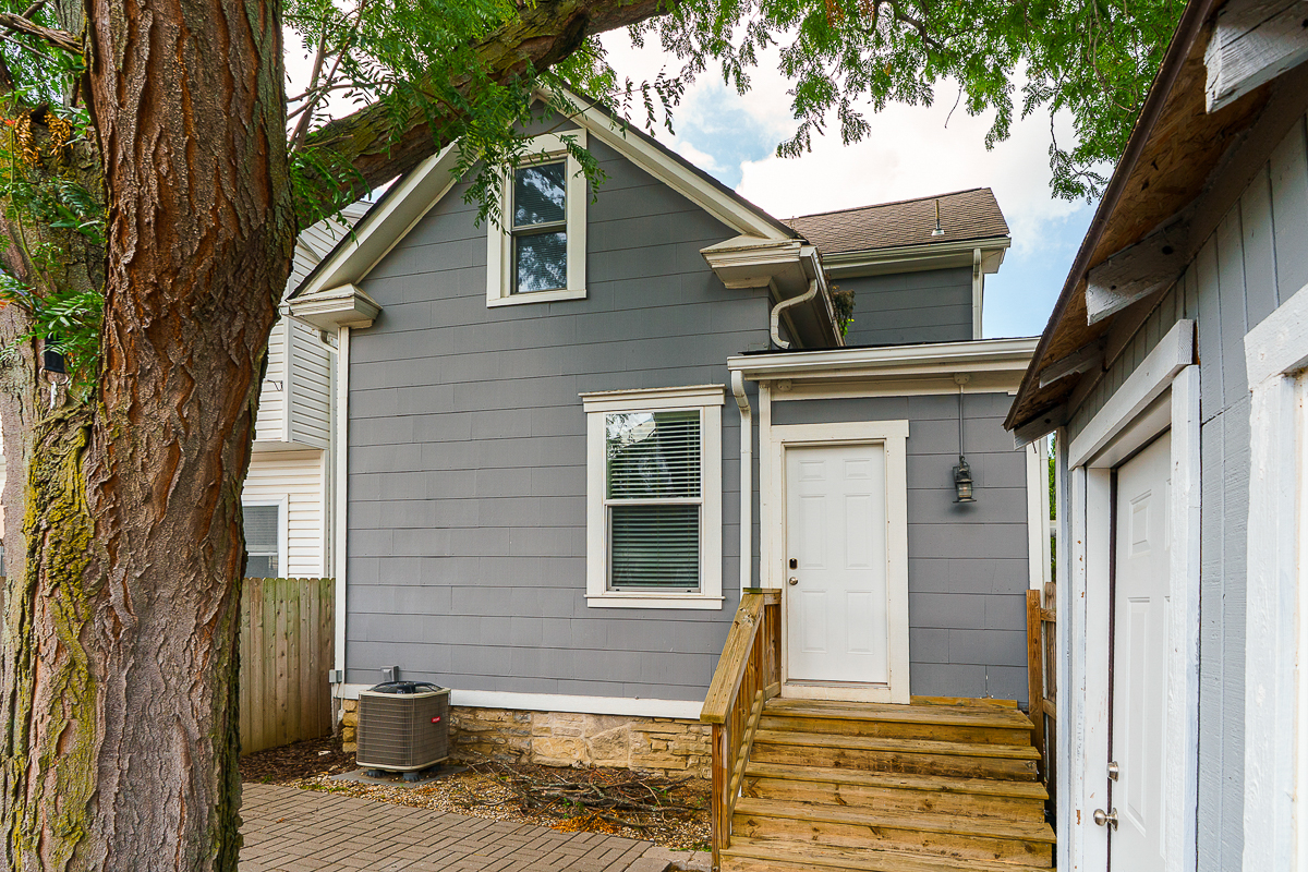 489 Elsmere St-5
