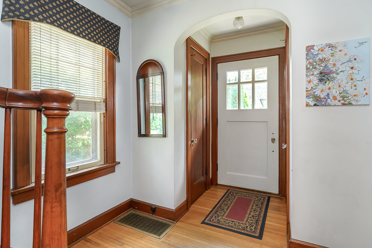 49 s Cassady Ave-21