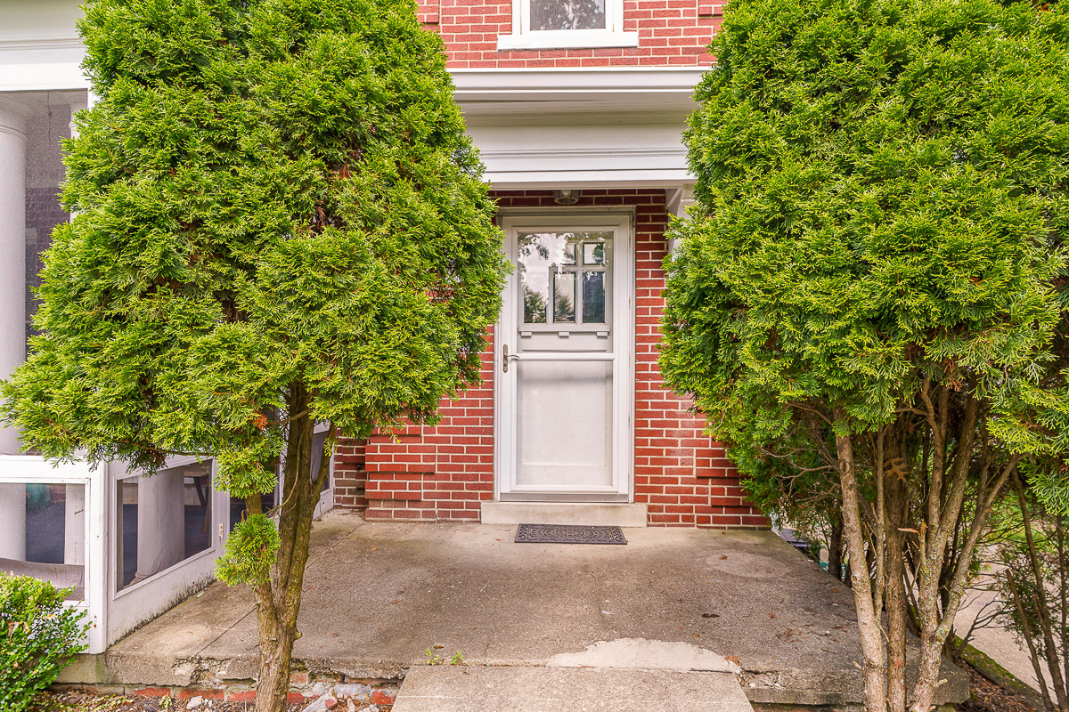 49 s Cassady Ave-3