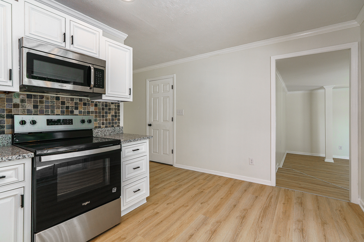 5030 Silverton Dr-16