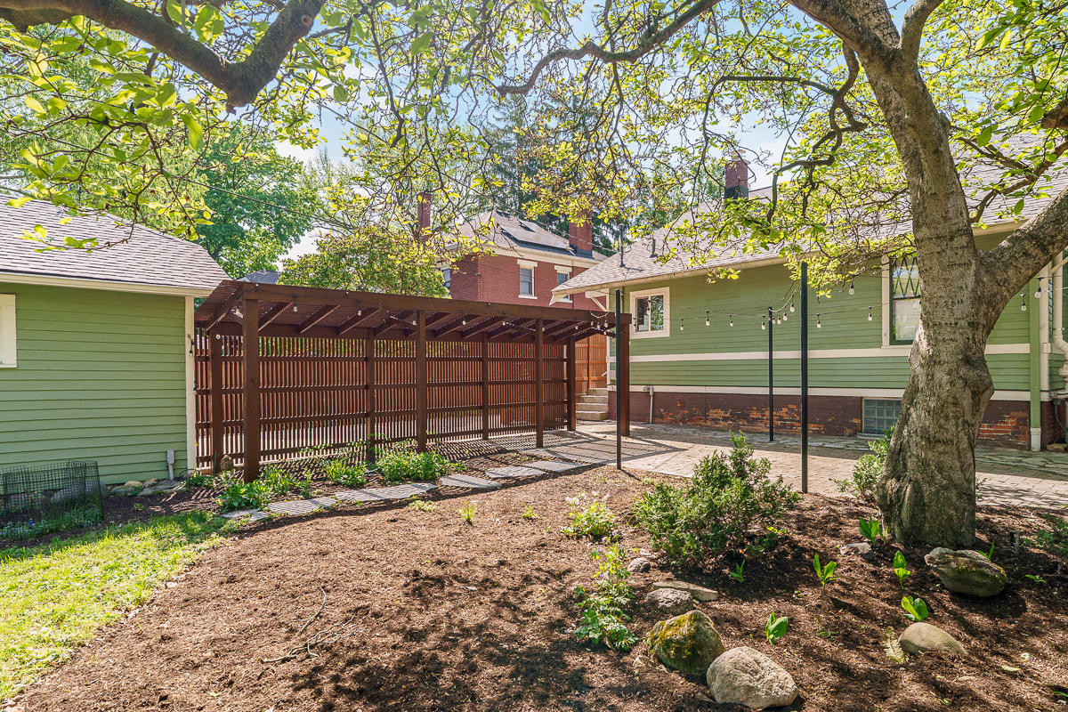 54 Webster Park Ave-11